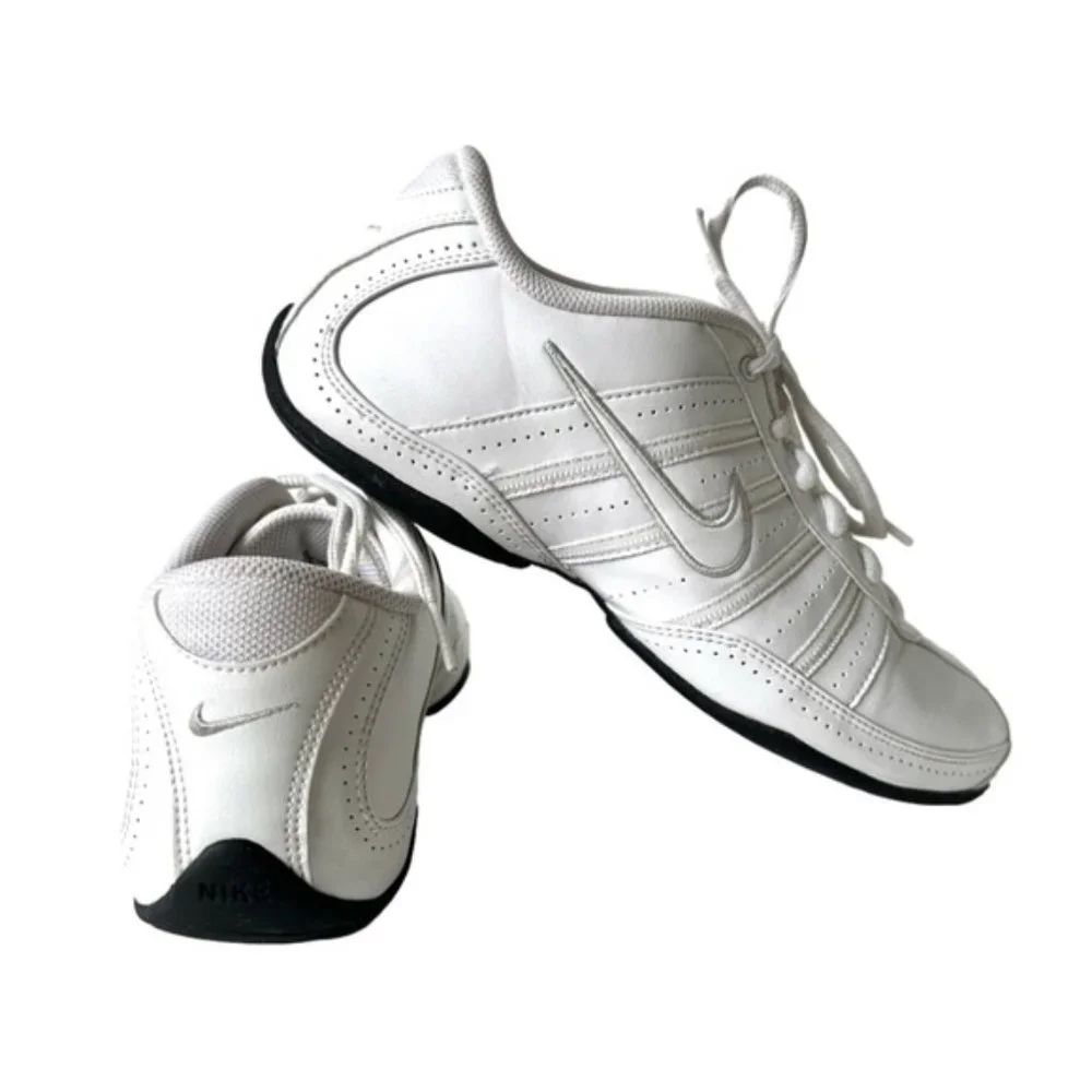 Nike Musique III Woman Sneakers White Leather Sneakers US 8 - Picture 1 of 11
